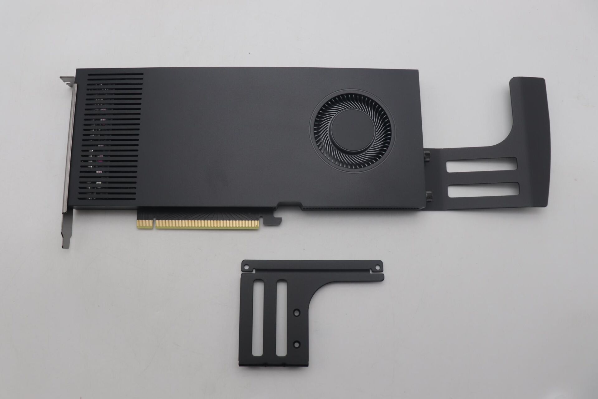 Lenovo Nvidia RTX4000 Ada 20GB 4DP LE Grafik Kartı 5V11J75462